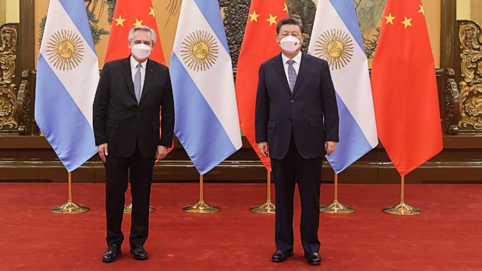 Alberto Fernández y Xi Jinping, en la foto oficial de la cumbre en Beijing.
