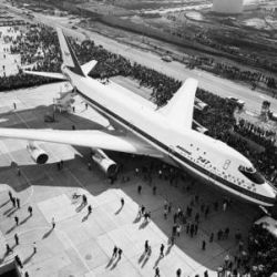 El 9 de febrero de 1969 hacía su primer vuelo comercial el Boeing 747