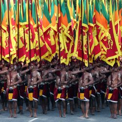 Personas participan en un desfile durante las celebraciones del Día de la Independencia, en Colombo, Sri Lanka. | Foto:Xinhua/Ajith Perera