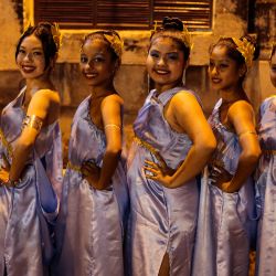 Niñas vestidas de "Musa Dariana" posan durante la conmemoración del 106 aniversario de la muerte del poeta nicaragüense Rubén Darío en la ciudad de León, Nicaragua. | Foto:Oswaldo Rivas / AFP