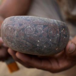 Además de las momias, los arqueólogos también encontraron varias vasijas de cerámica en perfecto estado.