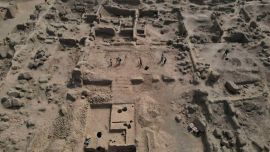 Fueron encontradas en un complejo arqueológico cercano a la capital peruana.