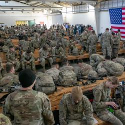 Soldados estadounidenses esperan a ser desplegados en Europa en Fort Bragg, Carolina del Norte, mientras la crisis entre Rusia y Ucrania se intensifica. | Foto:Allison Joyce / AFP