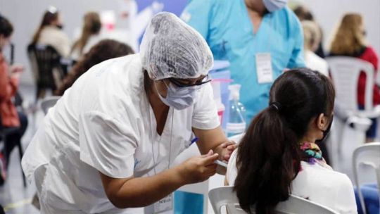Aumento de casos de covid: cuándo y dónde vacunarse en la Ciudad de Buenos Aires