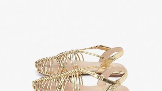 Sandalias cangrejeras el trend alert que triunfa en las pasarelas llega al verano 2023 2024