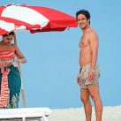 Las fotos de Diego Boneta y su novia: amor en la playa y compromiso 