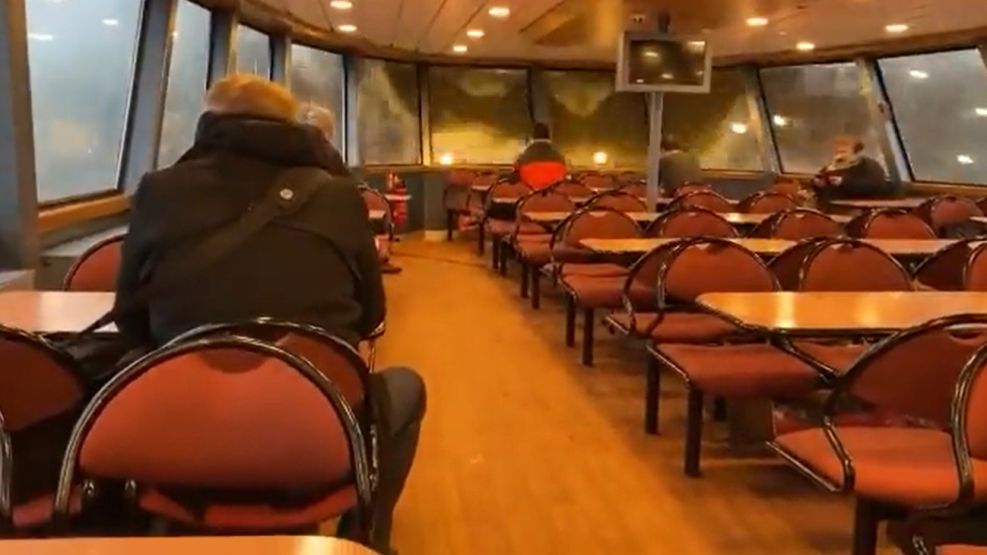 Una ola impactó contra un ferry en Alemania