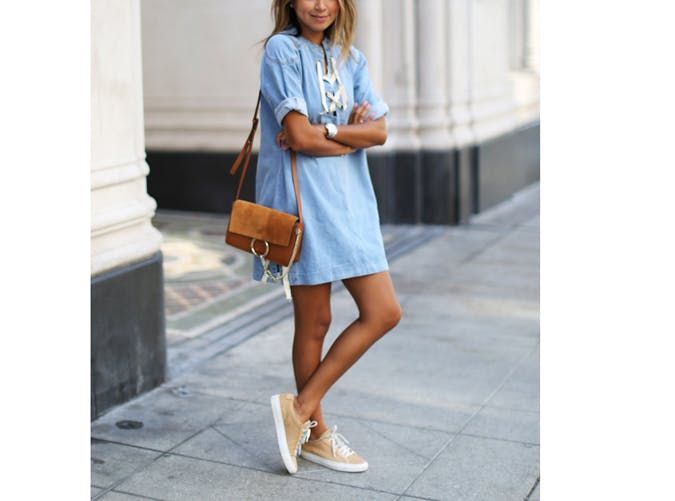 Marie Claire | Ideas de look con vestido y zapatillas