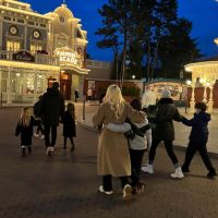 Wanda Nara y Mauro Icardi sorprendieron a Benedicto López con un exclusivo cumpleaños en Disneyland, París
