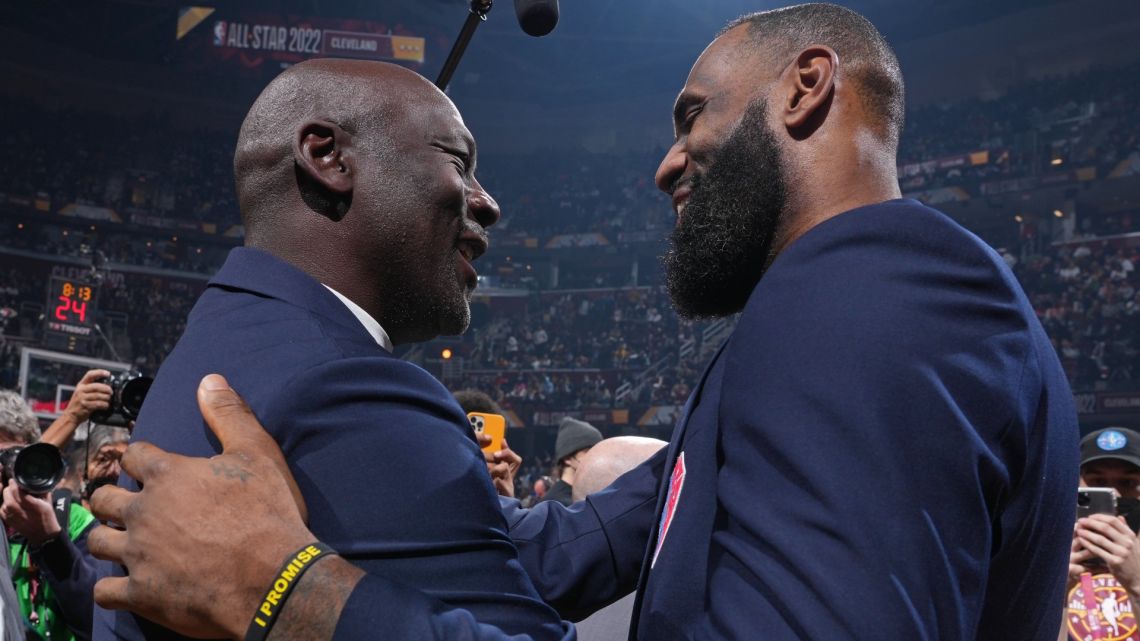 Lebron James Y Michael Jordan Se Dieron El Abrazo Del Año Es El