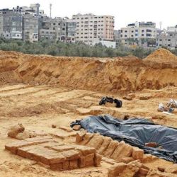 Las sepulturas fueron encontradas de casualidad por los trabajadores en una zona residencial ubicada en las inmediaciones de la ciudad de Beit Lahial.