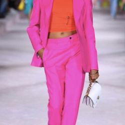 Shocking Pink: la tendencia que imponen las grandes firmas y lucen las celebridades