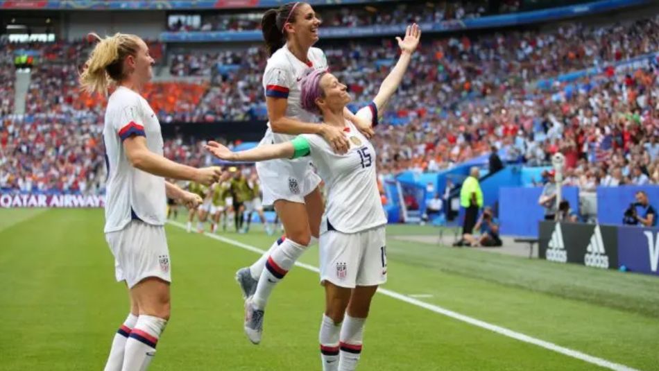 Histórico: el fútbol femenino logra el mismo pago que el masculino