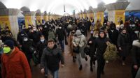 Refugiados en el metro de Kiev