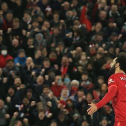 El centrocampista egipcio del Liverpool Mohamed Salah celebra tras marcar un gol durante el partido de fútbol de la Premier League inglesa entre el Liverpool y el Leeds en el estadio de Anfield, en Liverpool, noroeste de Inglaterra. | Foto:Lindsey Parnaby / AFP