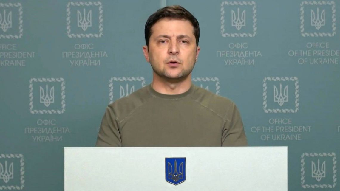 This handout video grab taken and released by the Ukraine Presidency press service on February 25, 2022 shows Ukrainian President Volodymyr Zelensky holding a briefing at the Office of the Head of State in Kyiv. 