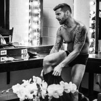 Ricky Martin pasa los días en su lujosa mansión de Beverly Hills, California