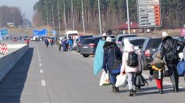 La frontera polaca recibe a miles de ucranianos que huyen de la invasión rusa a su país.