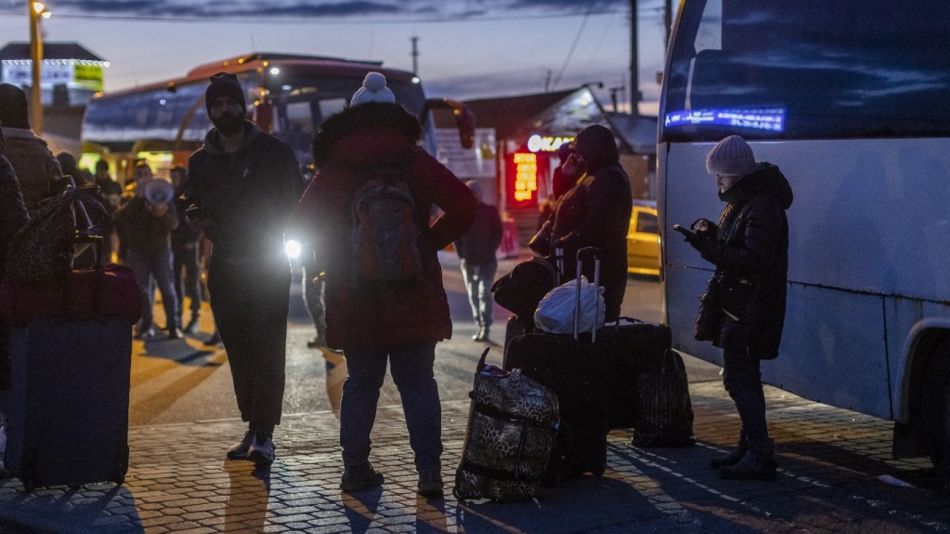 La frontera polaca recibe a miles de ucranianos que huyen de la invasión rusa a su país.