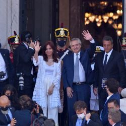 Salida del Presidente Alberto Fernández y la Vicepresidenta Cristina Fernández de Kirchner a la plaza después del discurso durante la Asamblea Legislativa. | Foto:Pablo Cuarterolo