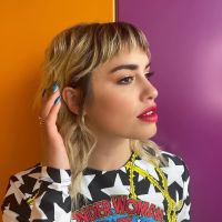 Lali Espósito, a los besos en su paso por una fiesta en España