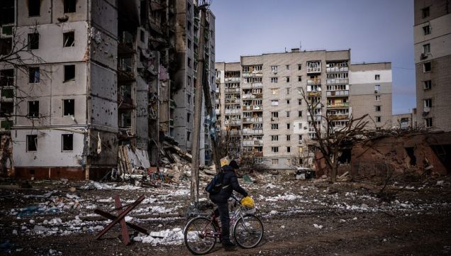 Los bombardeos rusos están provocando gravísimos daños en numerosas ciudades de Ucrania, pero la OTAN rechazó crear una zona de exclusión aérea sobre ese país.