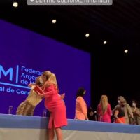 Fabiola Yáñez lució un look “Total pink”