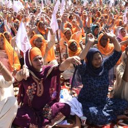 Los agricultores gritan consignas durante una manifestación para exigir más derechos para las mujeres con motivo del Día Internacional de la Mujer en Amritsar, India. | Foto:NARINDER NANU / AFP