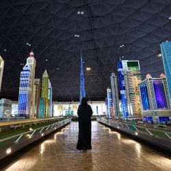 Una vista de MINILAND como parte del parque temático LEGOLAND en Dubai. - Más de 60 millones de ladrillos LEGO se encuentran en MINILAND, donde LEGOLAND Dubái ha recreado escenas y monumentos famosos de los Emiratos Árabes Unidos y de la región de Oriente Medio, como el Burj Khalifa, el Burj Al Arab o la Gran Mezquita Sheikh Zayed. | Foto:GIUSEPPE CACACE / AFP