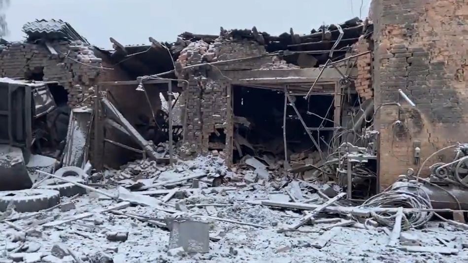 Ataque del ejército aéreo de Rusia contra edificios residenciales en la ciudad de Sumy