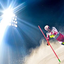 El austriaco Johannes Strolz compite durante la segunda carrera de la prueba de eslalon de la Copa del Mundo de Esquí Alpino Masculino de la FIS en Flachau, Austria. | Foto:JOE KLAMAR / AFP