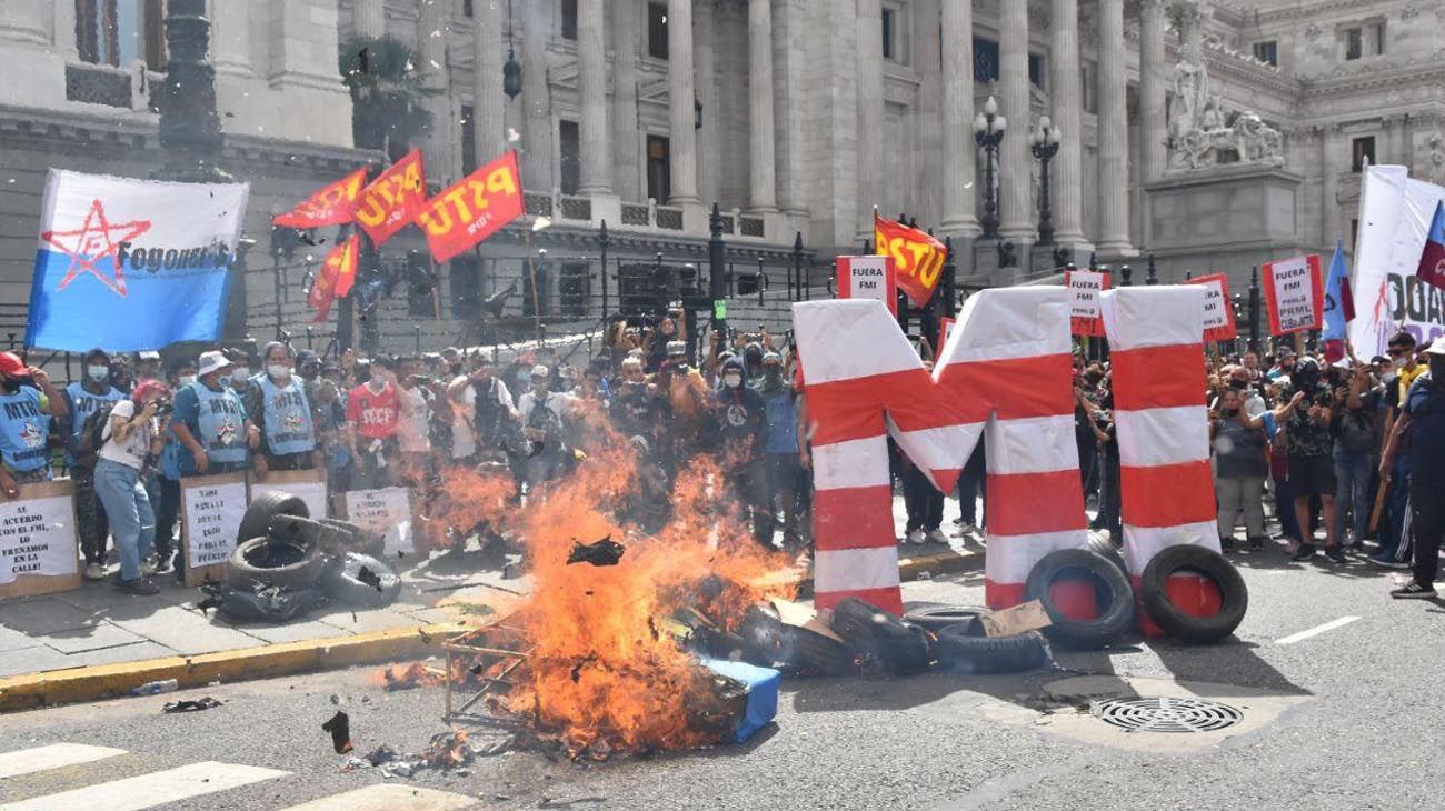 Incidentes en el Congreso por acuerdo FMI