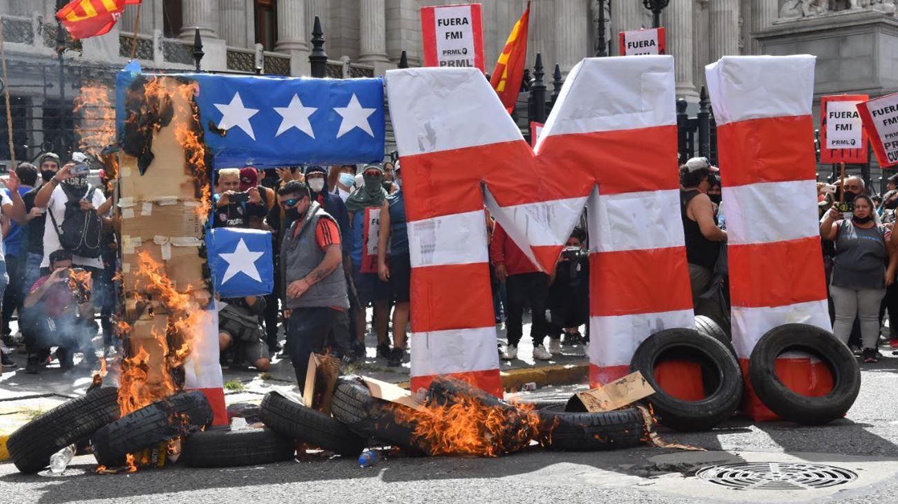 Incidentes en el Congreso por acuerdo FMI