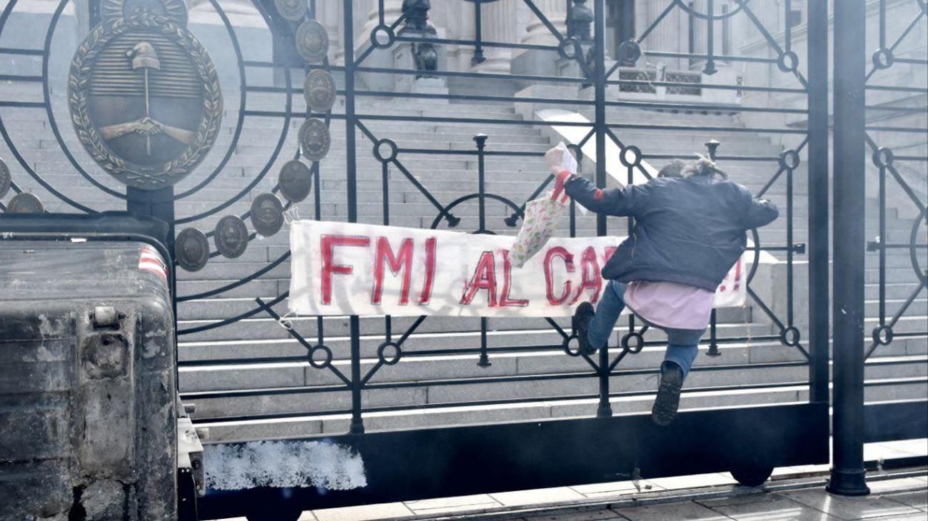 Incidentes en el Congreso por acuerdo FMI 