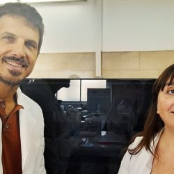El doctor Augusto Crespi, del Area Bienestar Animal y la doctora Tamara Rubilar, ambos científicos del CCT CONICET-CENPAT