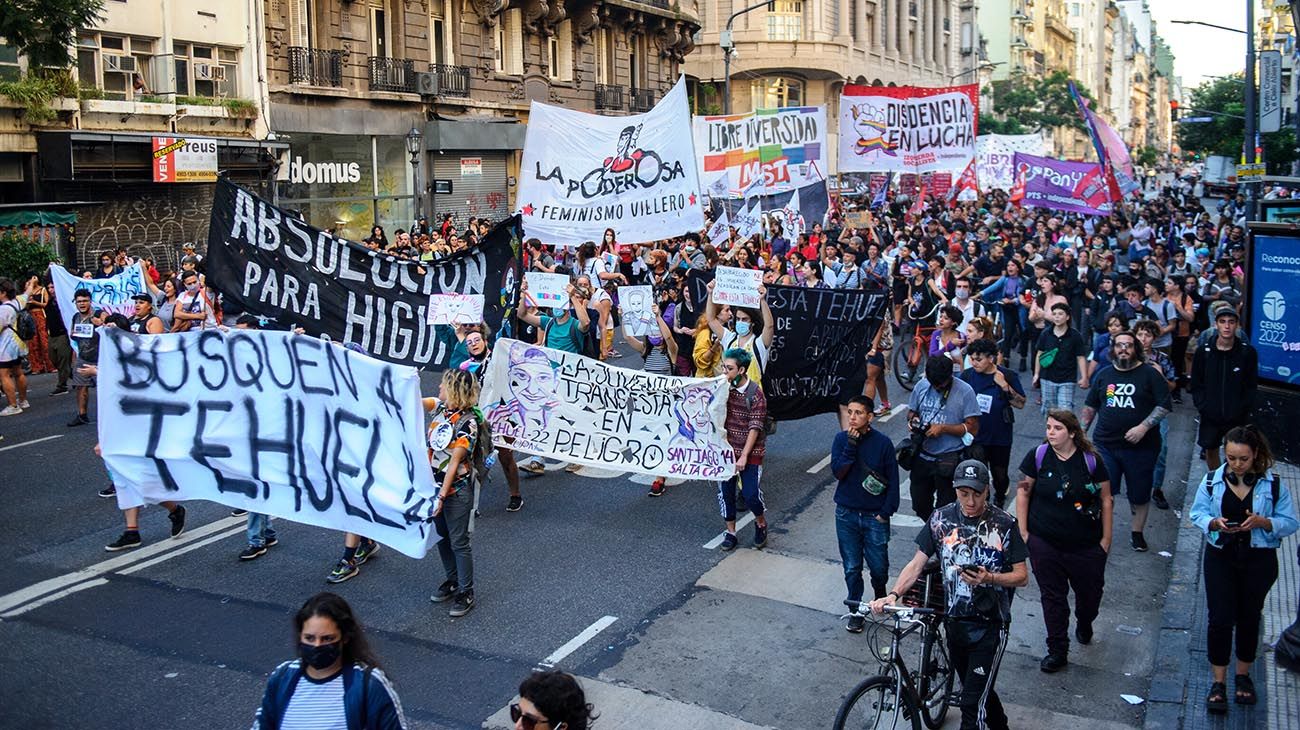 Grupos de jóvenes y disidencias reclamaron por Tehuel frente al Congreso.