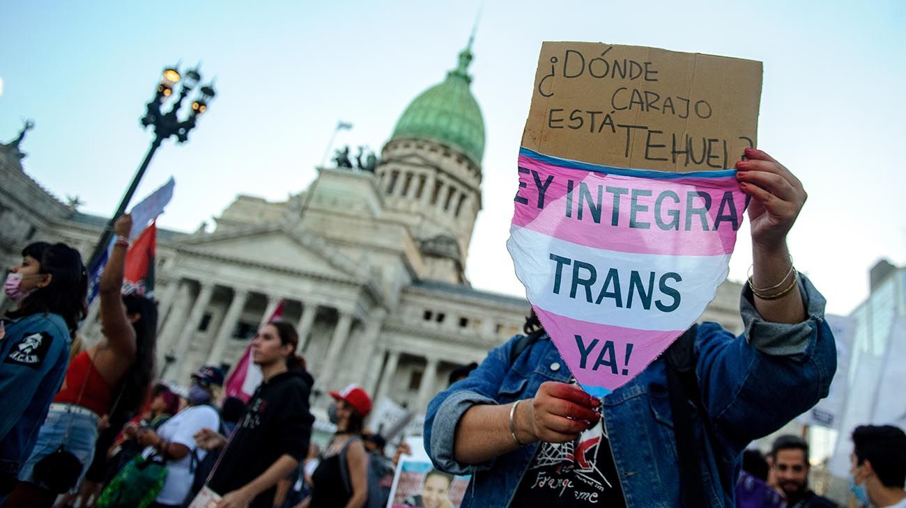 Grupos de jóvenes y disidencias reclamaron por Tehuel frente al Congreso.