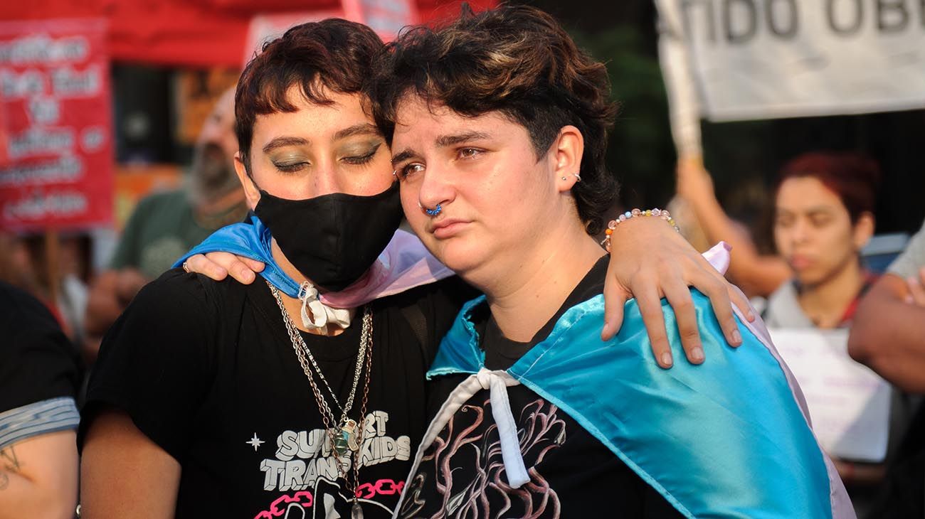 Grupos de jóvenes y disidencias reclamaron por Tehuel frente al Congreso.