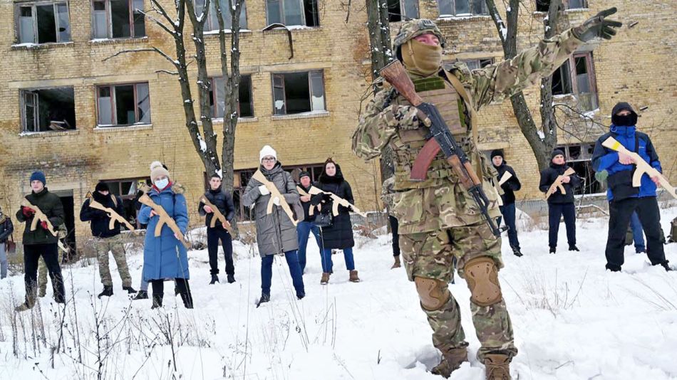 20220313_ucrania_kiev_armas_civiles_afp_g