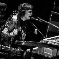 Beto Casella desmiente que Charly García esté solo y sin la presencia de su familia