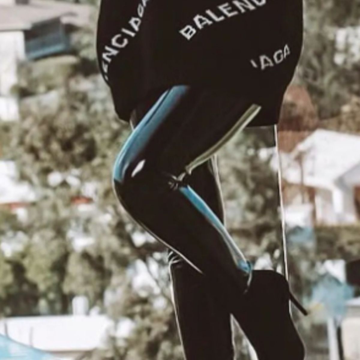 Marie Claire | Leggings efecto piel: la prenda que es tendencia y querrás  lucir este invierno