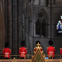 Guardias británicos montan guardia durante la ceremonia de servicio del Día de la Commonwealth, en la Abadía de Westminster, en Londres. | Foto:DANIEL LEAL / POOL / AFP