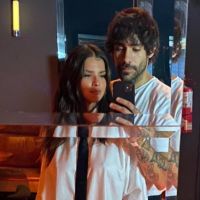 Cuándo se regresa a España el novio de la China Suárez
