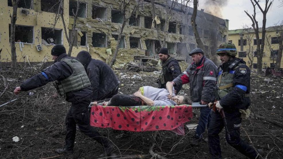 Mujer muere tras bombardeo ruso en Ucrania