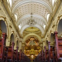 Lima encierra historia colonial y riqueza arquitectónica, ideal para un paseo fotográfico descubriendo sus rincones.