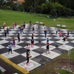 Imagen tomada con un dron de personas realizando ejercicio en un parque, en Quito, capital de Ecuador. | Foto:Xinhua/Santiago Armas