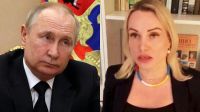 Vladimir Putin y la periodista Maria Ovsianikova que protestó al aire en la tv rusa 20220315