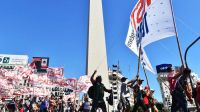 Movilización y acampe frente al ministerio de trabajo de organizaciones sociales 20220316