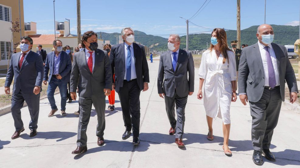 Alberto Fernández en la ciudad capital de Salta en el acto de entrega de la vivienda junto al gobernador Gustavo Sáenz 20220317