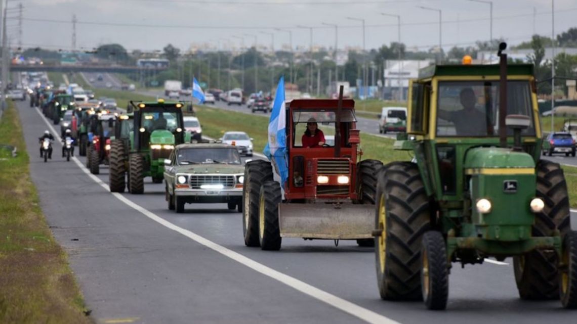 Productores de Córdoba realizaron un "tractorazo" en contra del aumento de retenciones | Perfil